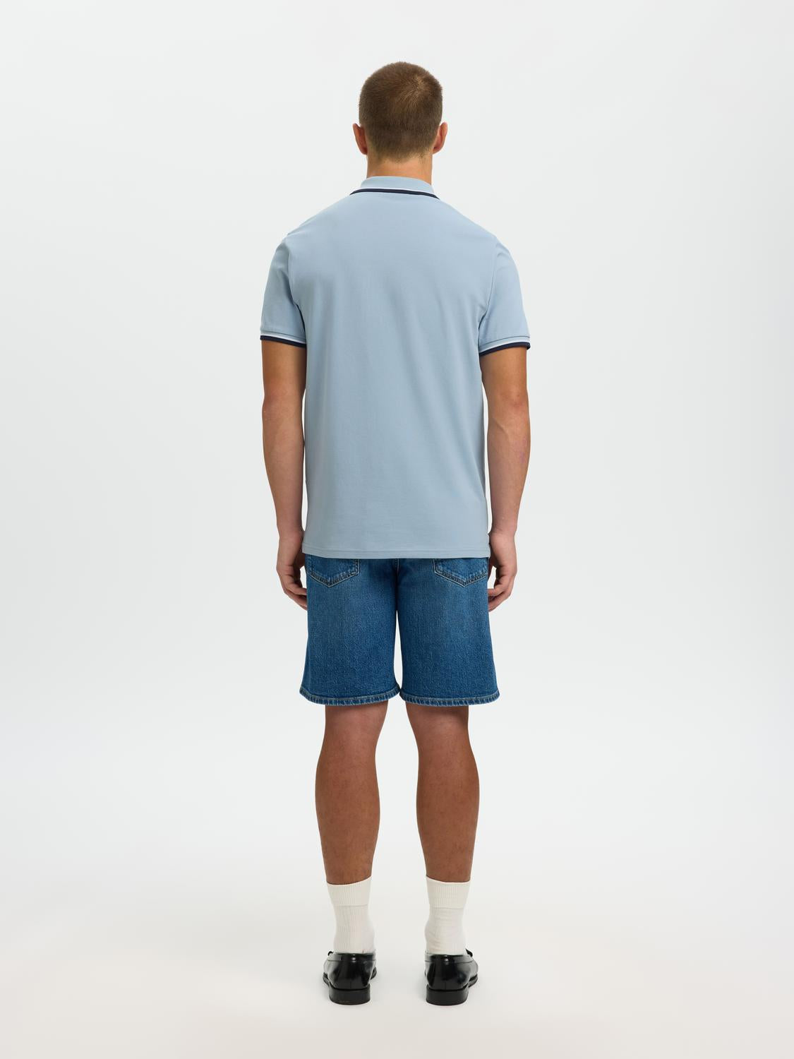 model_shot-back